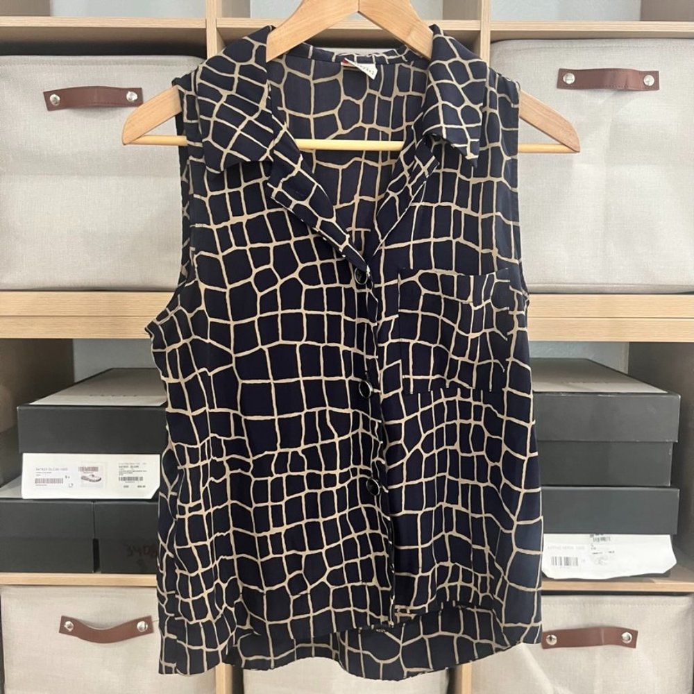 Audrey 3+1 Small Sleeveless Button Ups